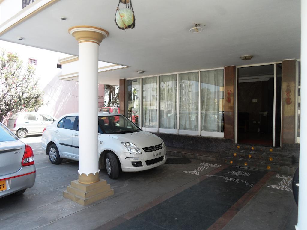 Hotel Sunilkrishna Tirupati Zewnętrze zdjęcie